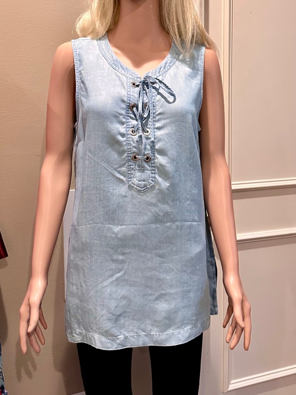 Tommy Bahama Chambray Blue Tencel Sleeveless Lace Up Tunic Blouse M
